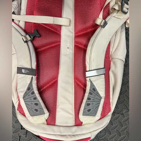 The North Face Vault Backpack - Picture 5 of 9